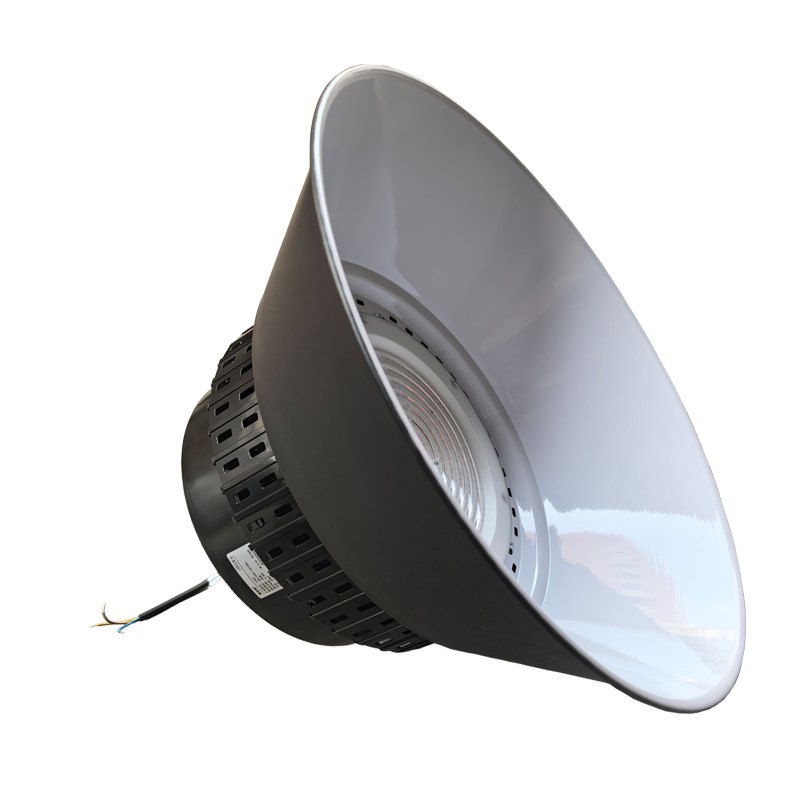 深罩型LED工矿灯：灰色大反射罩与密集散热鳍片结构，白底产品图
